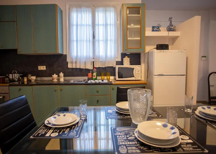 Traditional With Garden, Also For Gatherings ,15 Minutes From Airport