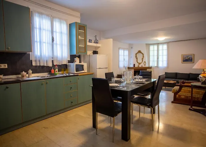 Traditional With Garden, Also For Gatherings ,15 Minutes From Airport * Salonic