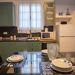 Traditional With Garden, Also For Gatherings ,15 Minutes From Airport