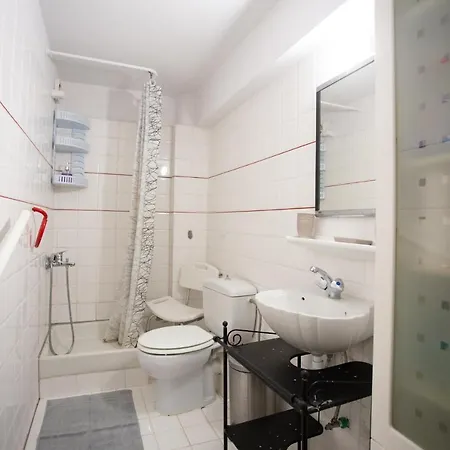 Apartment Traditional With Garden, Also For Gatherings ,15 Minutes From Airport *