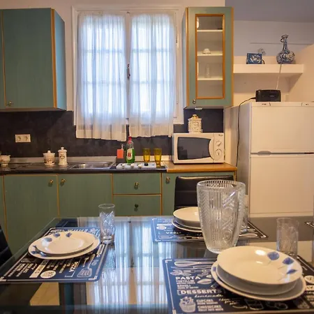 Traditional With Garden, Also For Gatherings ,15 Minutes From Airport