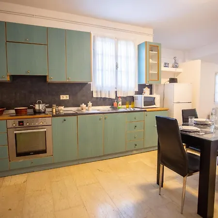 Traditional With Garden, Also For Gatherings ,15 Minutes From Airport *