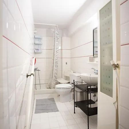 Traditional With Garden, Also For Gatherings ,15 Minutes From Airport