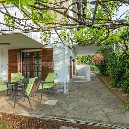 Traditional With Garden, Also For Gatherings ,15 Minutes From Airport Appartement *