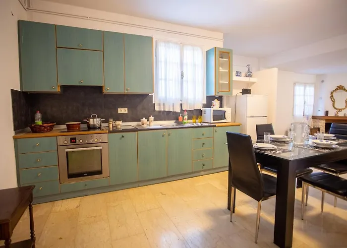 Traditional With Garden, Also For Gatherings ,15 Minutes From Airport *