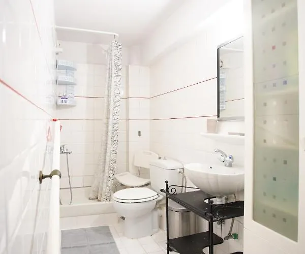Traditional With Garden, Also For Gatherings ,15 Minutes From Airport