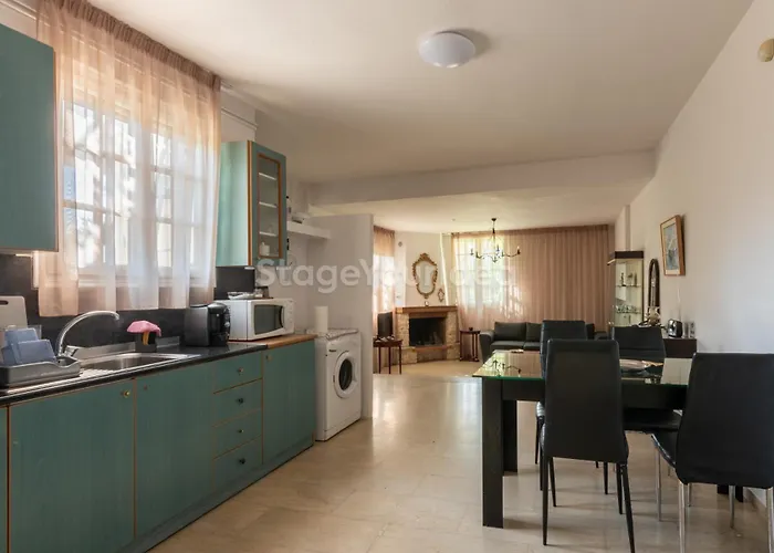 Traditional With Garden, Also For Gatherings ,15 Minutes From Airport Thessaloníki
